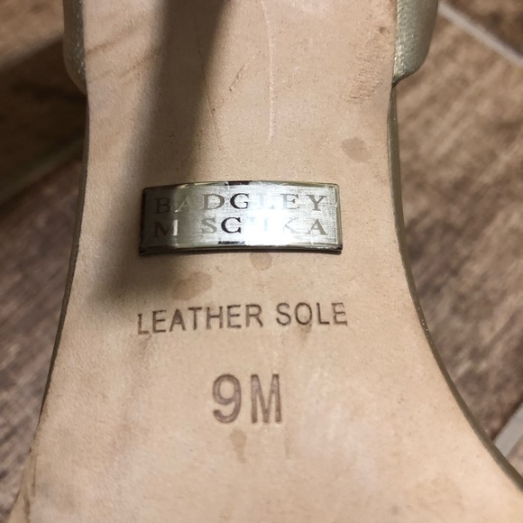 BADGLEY MISCHKA Gold and Rhinestone Pumps Heels 9 - Picture 8 of 10